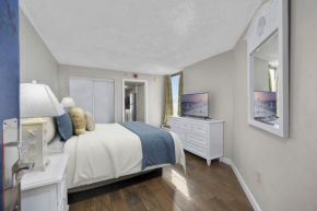 Oceanfront Corner Condo - 12th Floor w King Bed - Rooftop Pool and Hot Tub